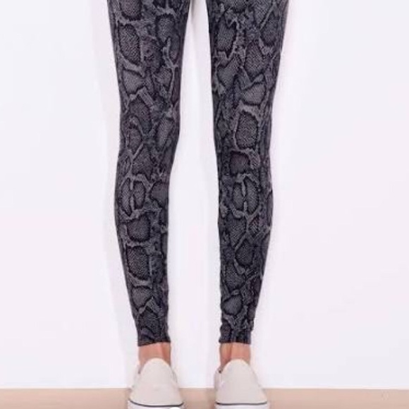 Sundry Python Yoga Pant - Picture 2 of 4
